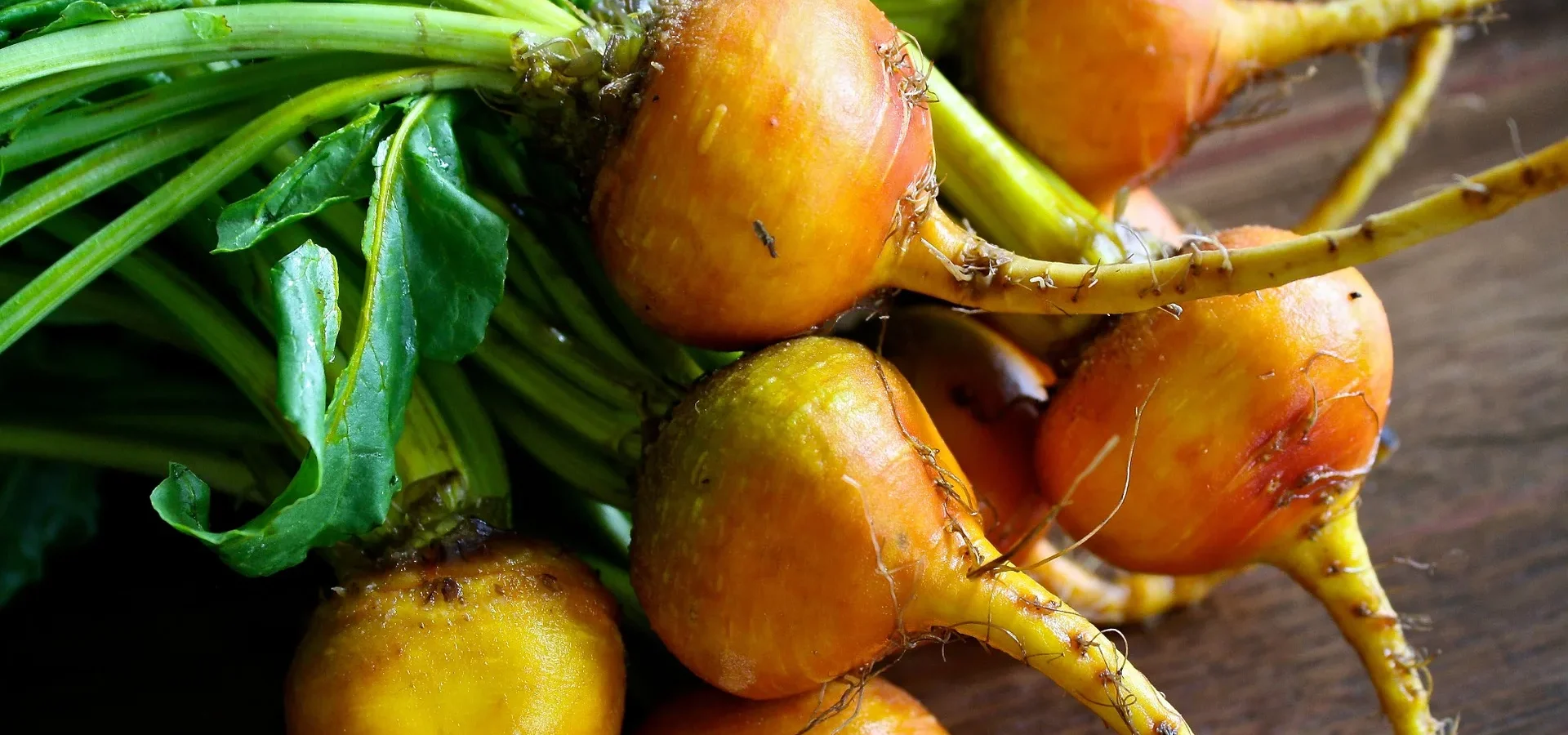 Betteraves jaunes fanes panier legumes
