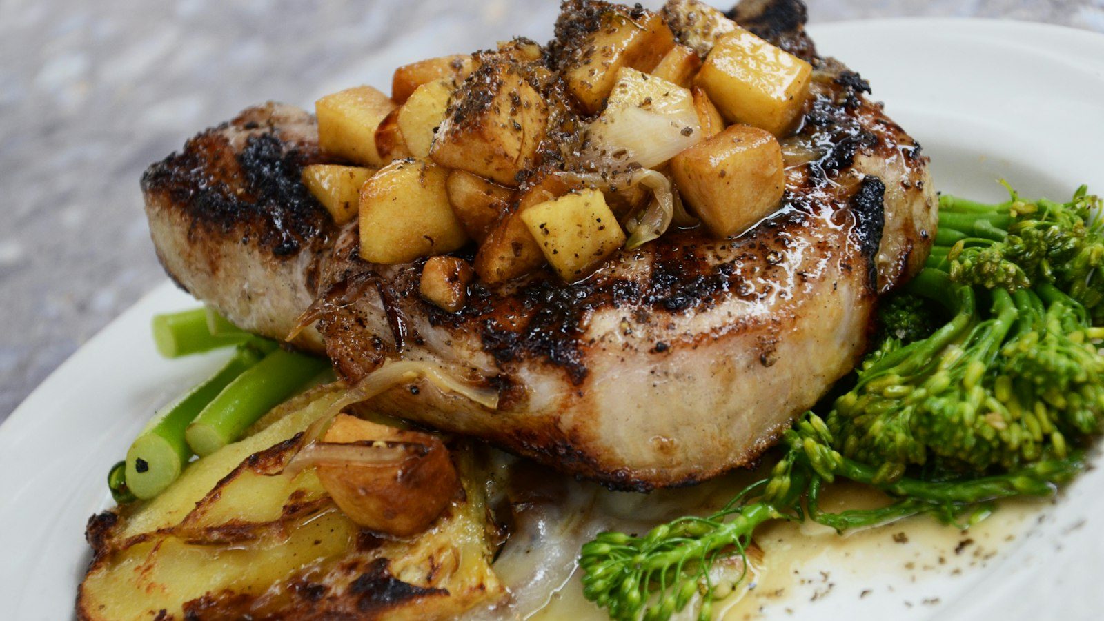 Pork chops apples skillet