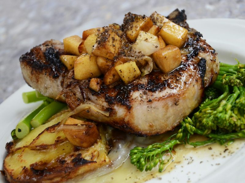 Pork chops apples skillet